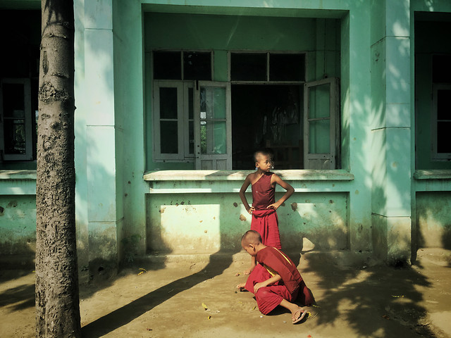 street-people-girl-city-child picture material