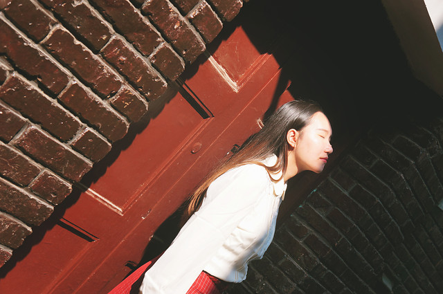 people-red-one-woman-photograph 图片素材