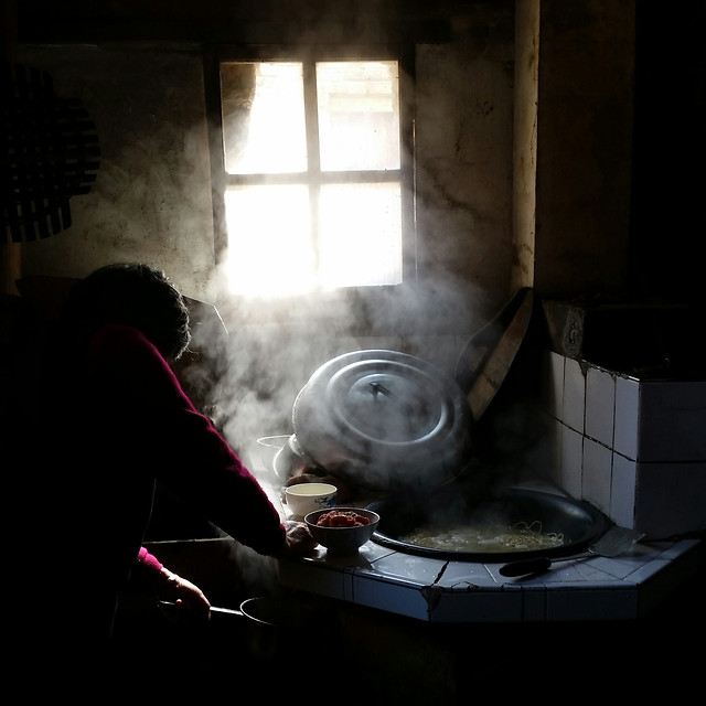 light-flame-people-indoors-room 图片素材