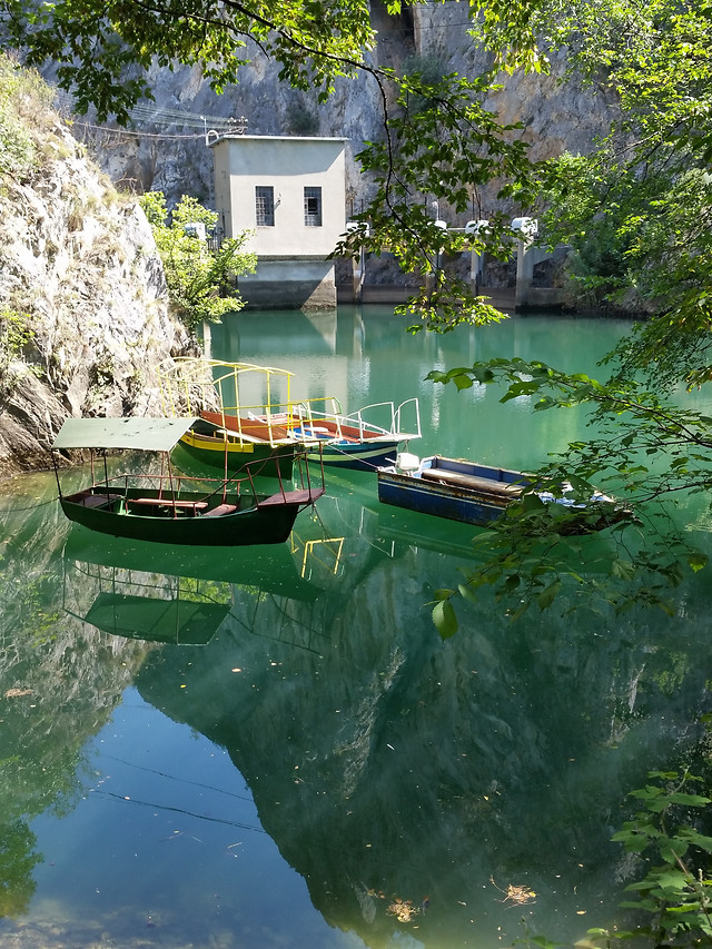 water-reflection-boat-travel-summer picture material