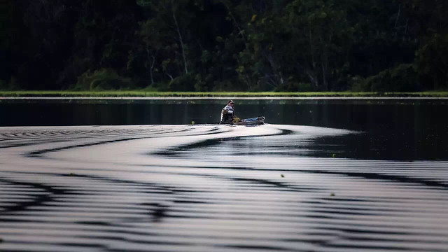 race-action-water-fast-hurry picture material
