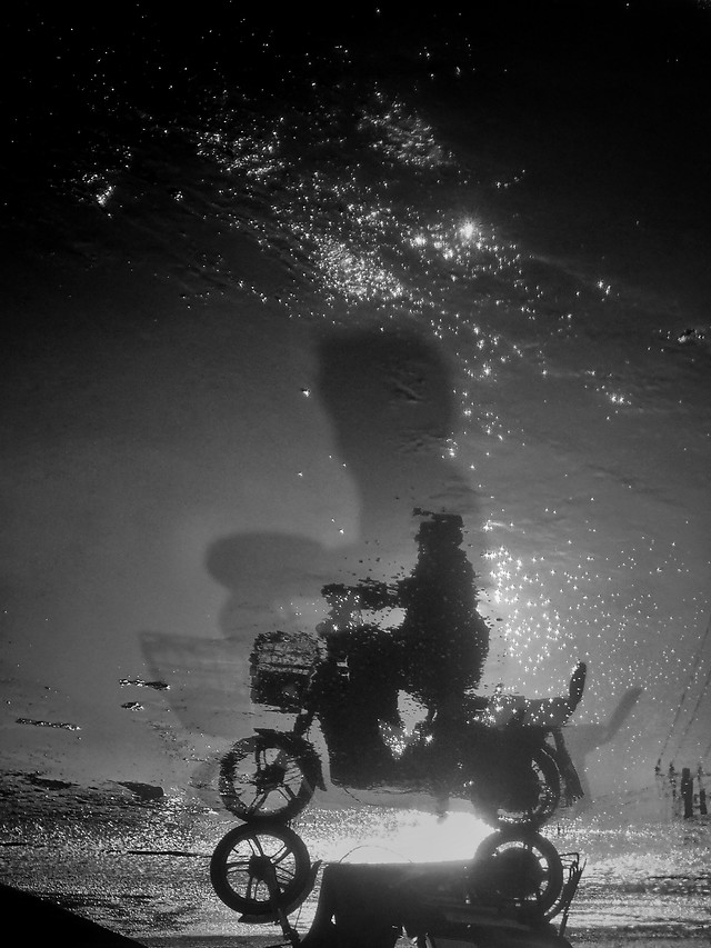 people-silhouette-vehicle-wheel-transportation-system picture material