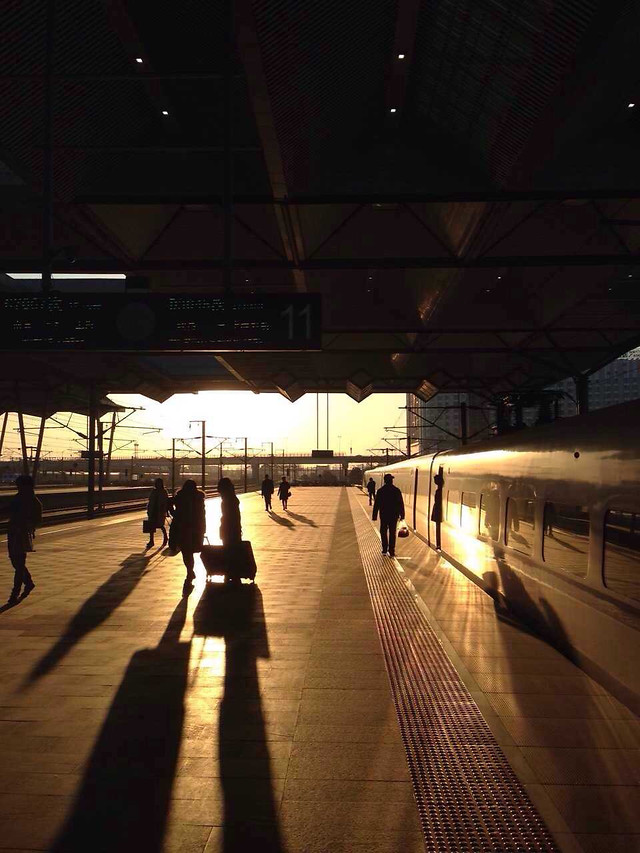 subway-system-light-travel-airport-bridge 图片素材