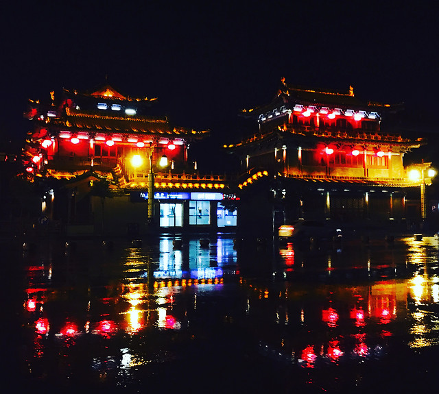 light-reflection-night-travel-no-person 图片素材