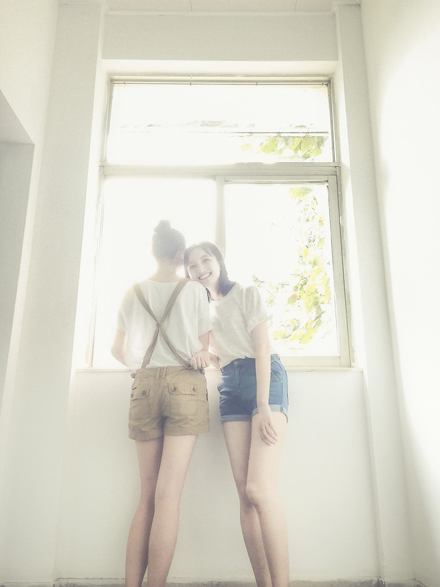 indoors-woman-girl-photograph-people picture material