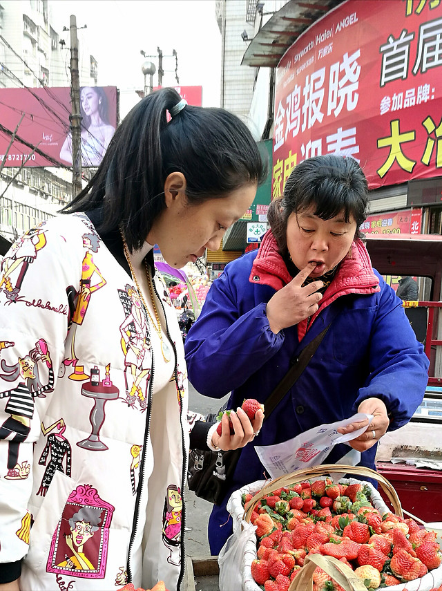 people-market-shopping-woman-festival 图片素材