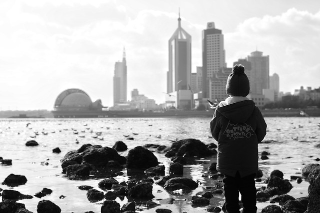 people-beach-water-sea-city picture material