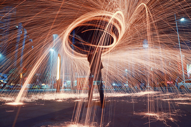 light-motion-water-city-reflection 图片素材