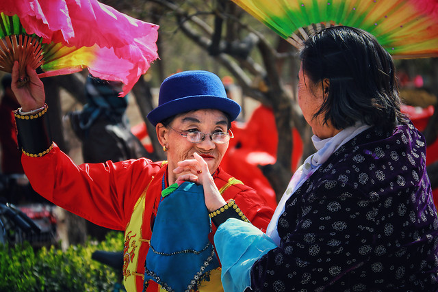 festival-people-parade-celebration-woman 图片素材