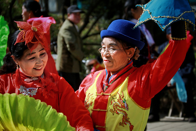 festival-people-parade-red-ceremony 图片素材