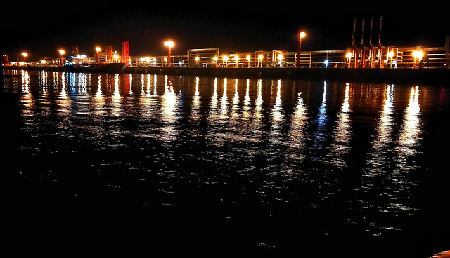 water-sunset-reflection-city-evening picture material