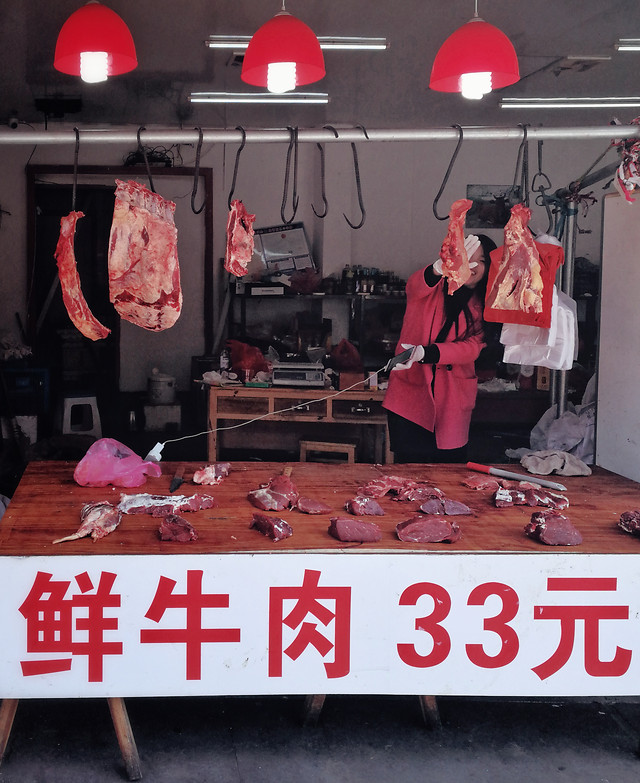 people-indoors-red-festival-hanging 图片素材