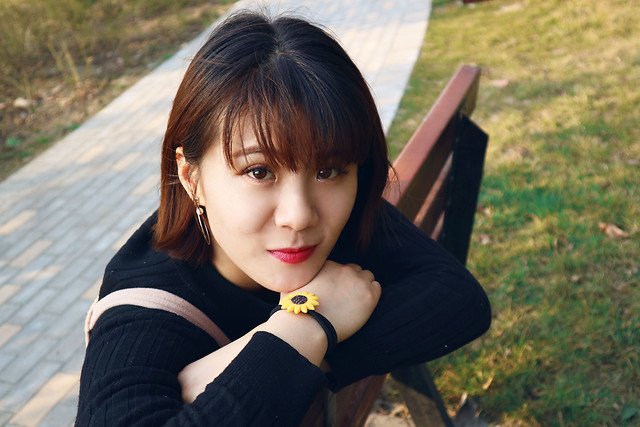 people-portrait-girl-woman-outdoors 图片素材