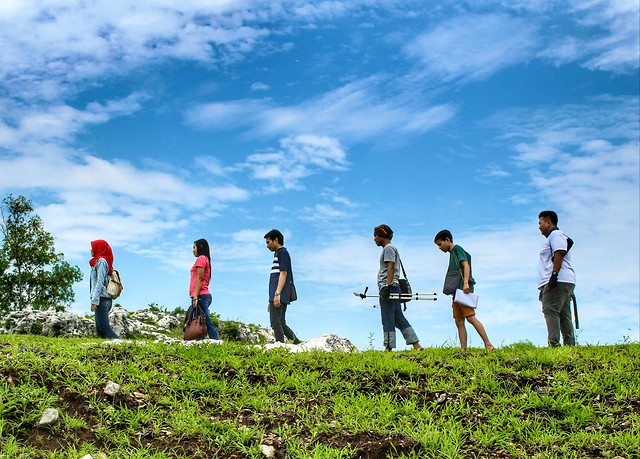 sky-child-people-girl-nature 图片素材