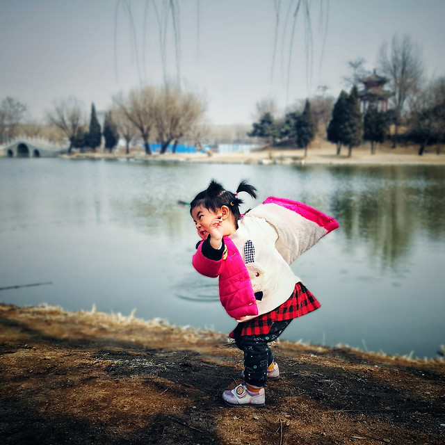 girl-child-umbrella-water-red picture material