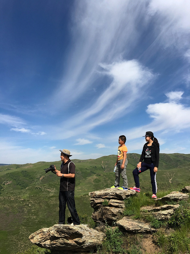 sky-people-outdoors-man-mountainous-landforms 图片素材