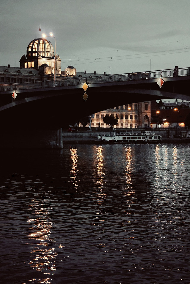 water-no-person-travel-bridge-reflection picture material