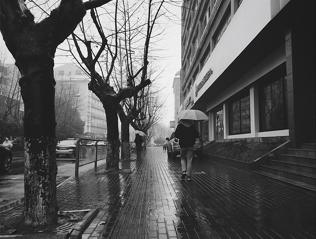 monochrome-people-street-black-man 图片素材