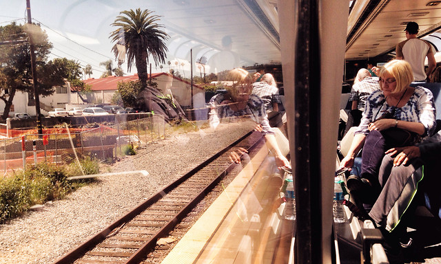 train-railway-locomotive-land-vehicle-people 图片素材