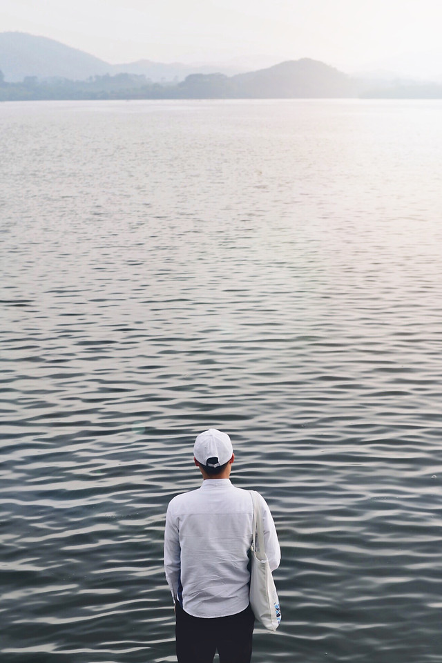 water-lake-travel-people-sea 图片素材