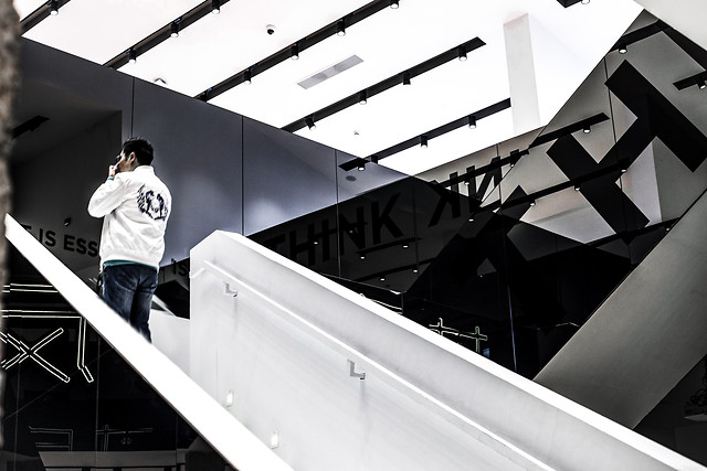 business-step-people-building-airport 图片素材