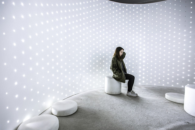 indoors-room-light-business-people picture material