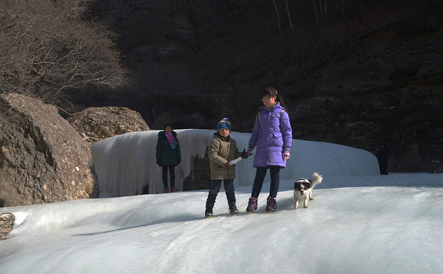 people-snow-winter-child-adult 图片素材