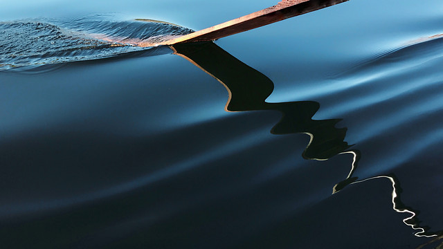 water-blue-abstract-no-person-reflection 图片素材