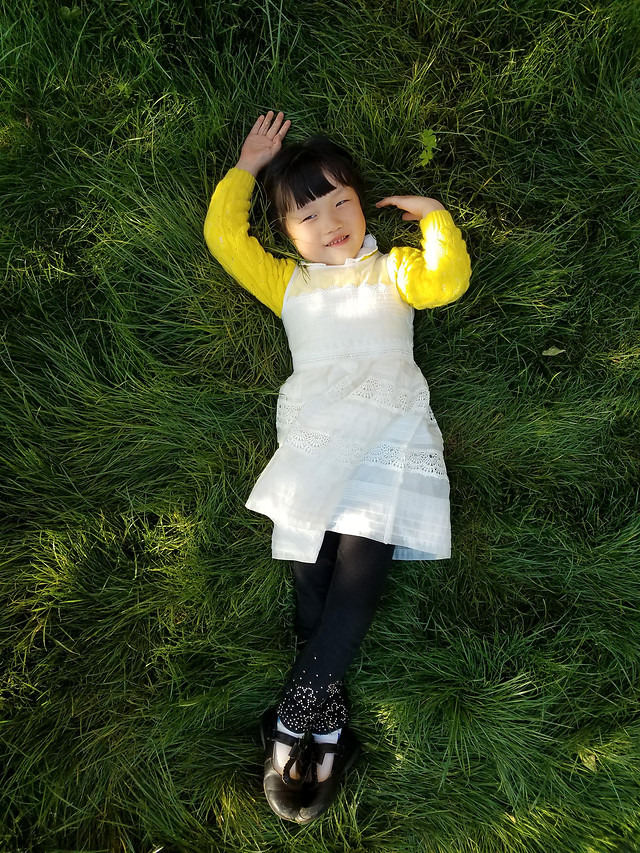 girl-clothing-green-one-portrait 图片素材