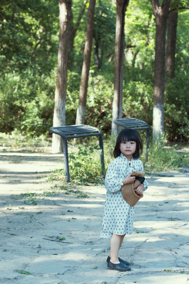 girl-tree-fun-child-leisure 图片素材