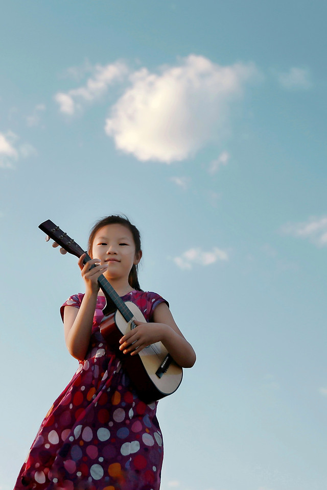 child-outdoors-sky-fun-one 图片素材