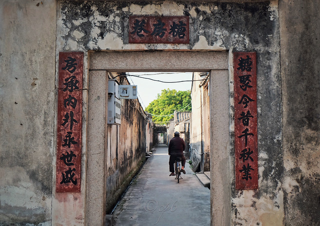 street-people-architecture-door-building picture material
