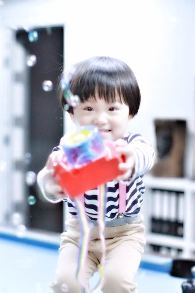 child-little-cute-fun-baby picture material