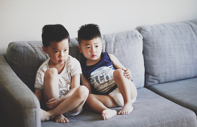 family-sofa-child-people-furniture 图片素材