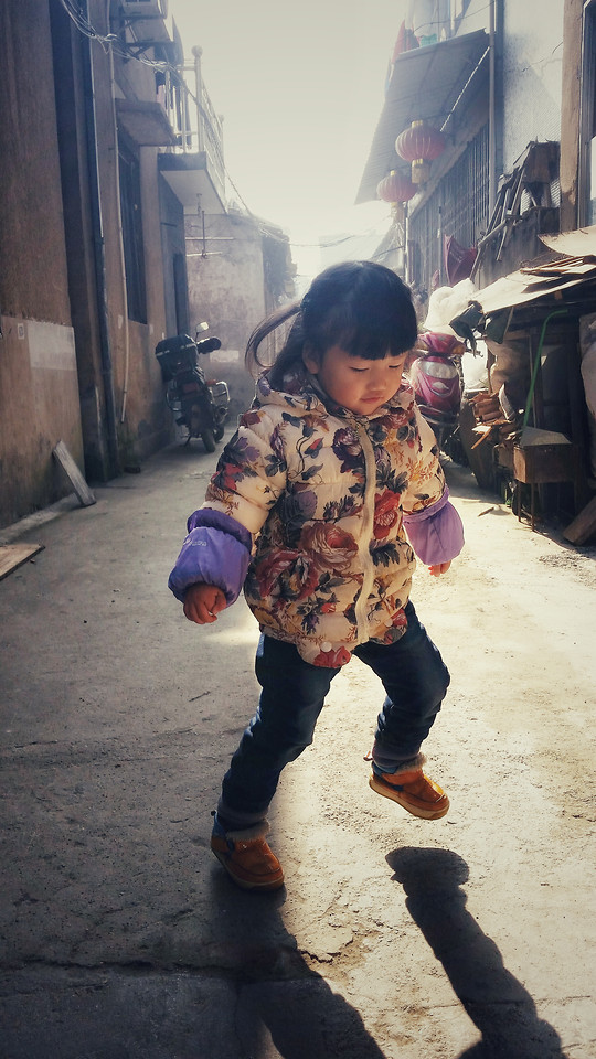 people-child-street-wear-adult 图片素材