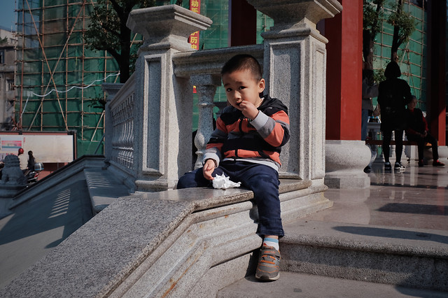 street-people-child-city-urban 图片素材