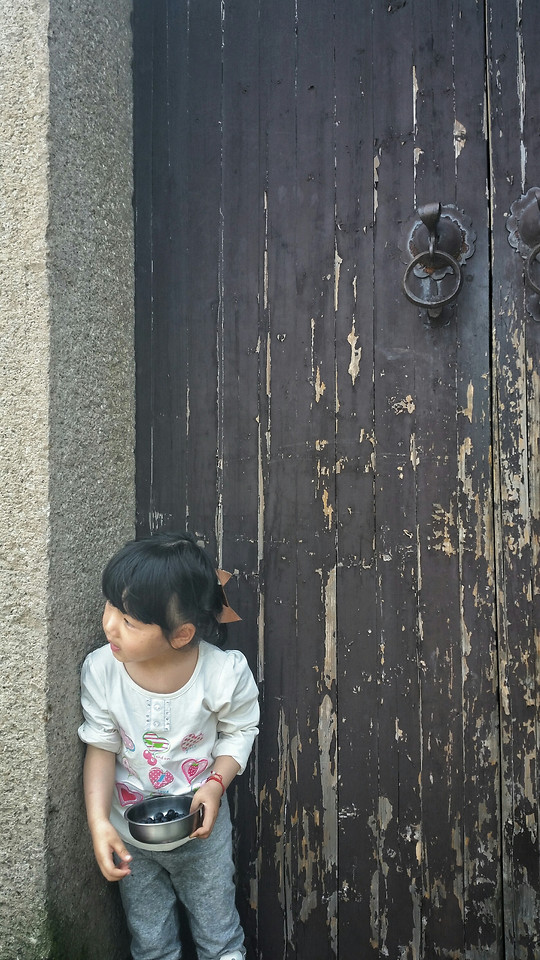 people-child-one-portrait-photograph 图片素材