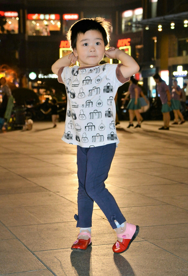 child-footwear-people-street-fun 图片素材