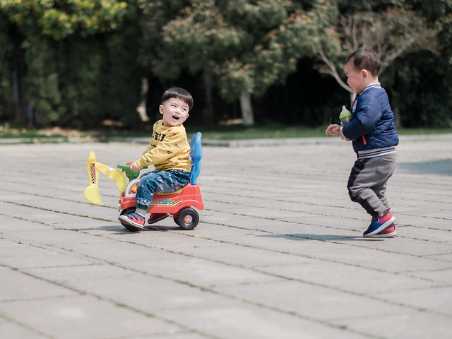 child-fun-boy-leisure-family picture material