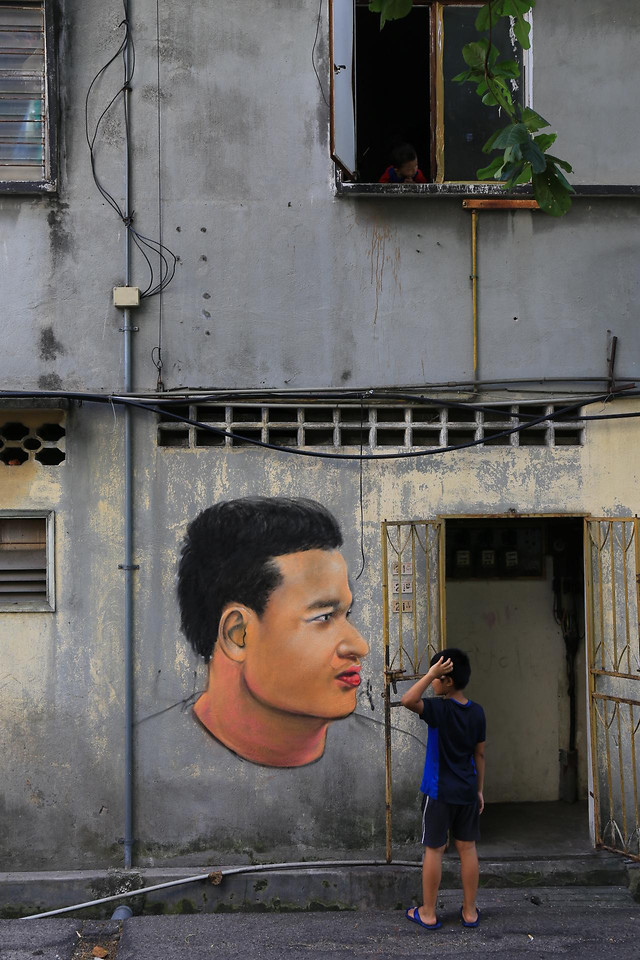 street-people-urban-graffiti-road 图片素材