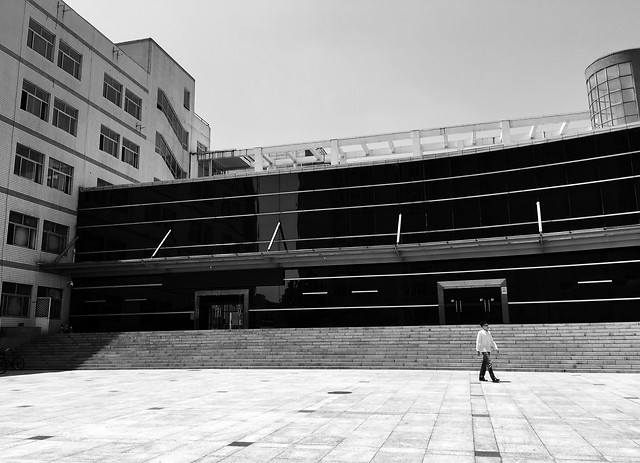 monochrome-city-architecture-stadium-people 图片素材