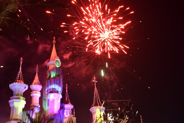 christmas-festival-celebration-fireworks-light 图片素材