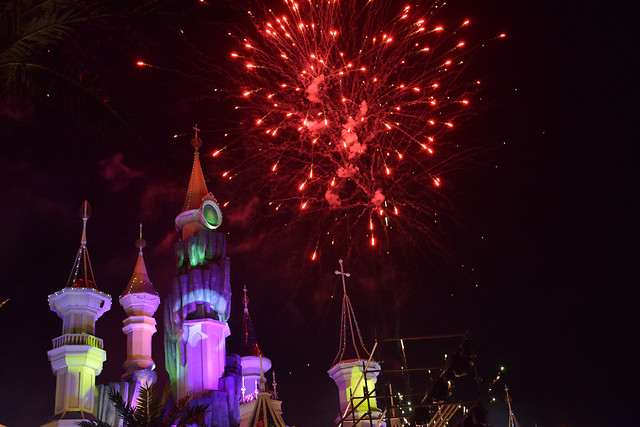 christmas-fireworks-festival-celebration-light 图片素材