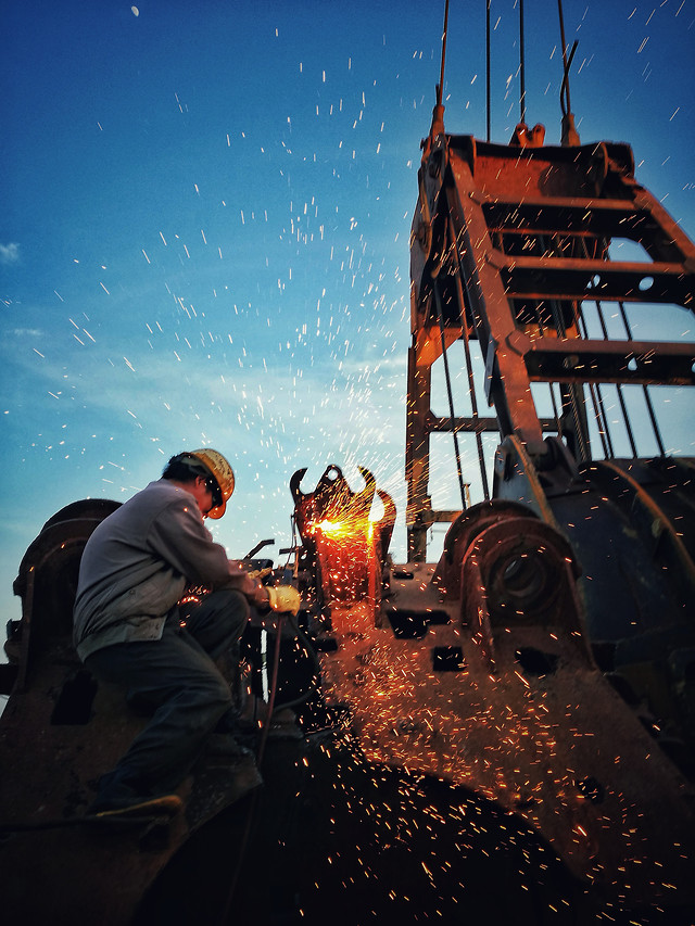 people-water-industry-man-machine picture material