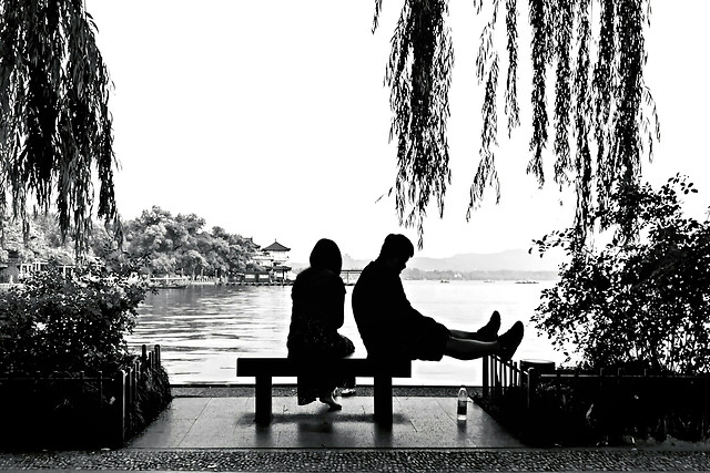 water-people-lake-monochrome-photograph 图片素材