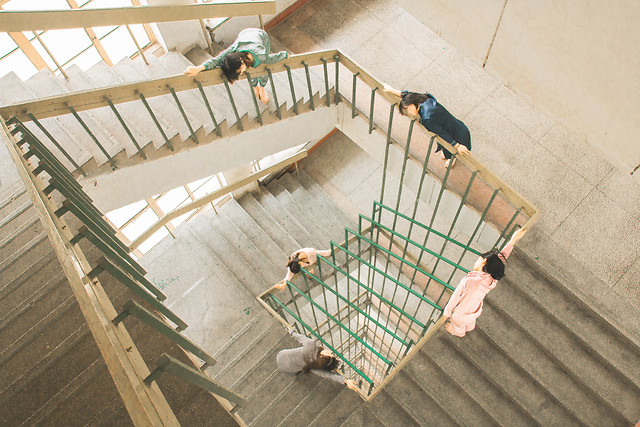 step-people-indoors-architecture-man 图片素材