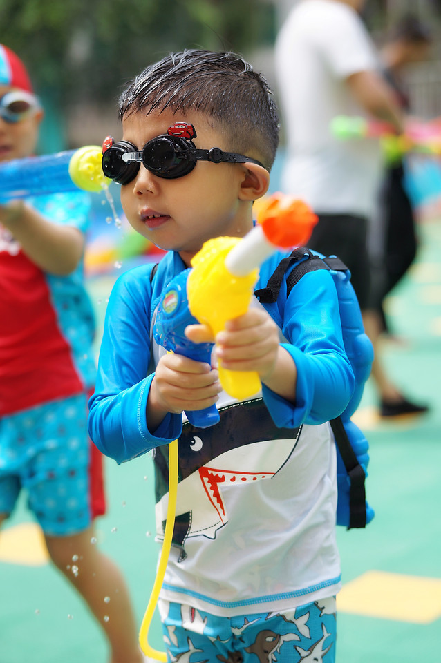 child-fun-competition-people-sunglasses picture material