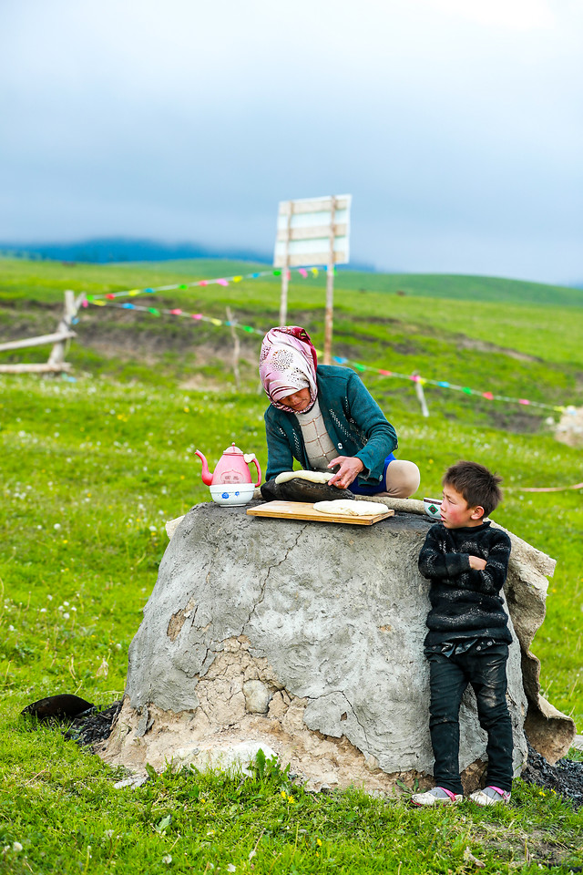 child-grass-leisure-outdoors-fun 图片素材