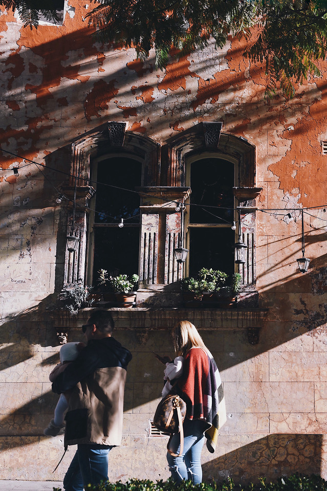 people-architecture-building-city-travel 图片素材