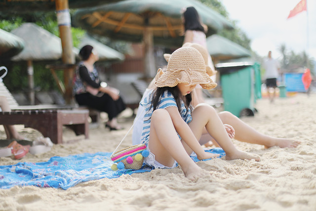 child-beach-people-fun-travel picture material
